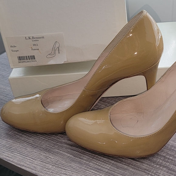 LK Bennett "Shilo" pumps in Taupe patent leather Size 39-1/2 (US Size 9) - Picture 1 of 9